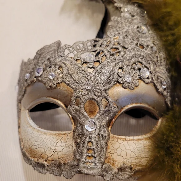 🟤EUC~ MARDI GRAS MASK - Picture 8 of 10